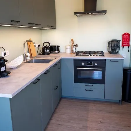 Iwalani - Large Private Garden - Close To Center & Holiday home