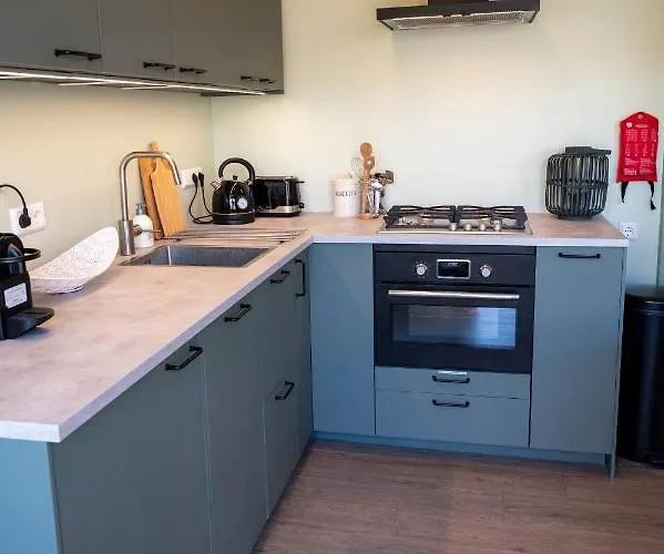 Iwalani - Large Private Garden - Close To Center & Vakantiehuis